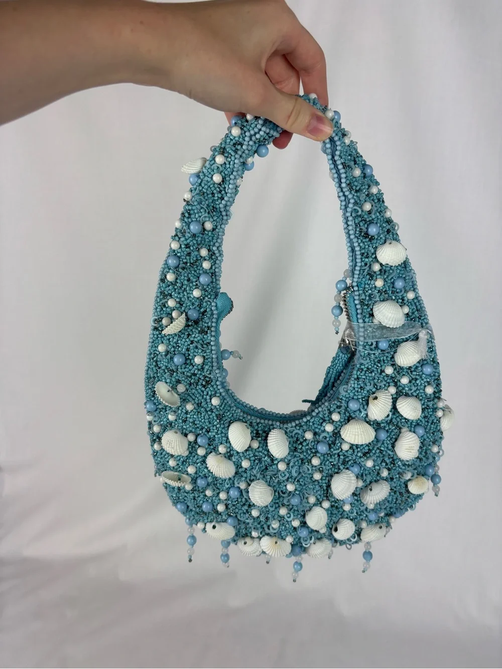 NWT Viral Handcrafted in India Beaded Shell Shoulder Bag in Light Blue and White - Picture 2 of 4